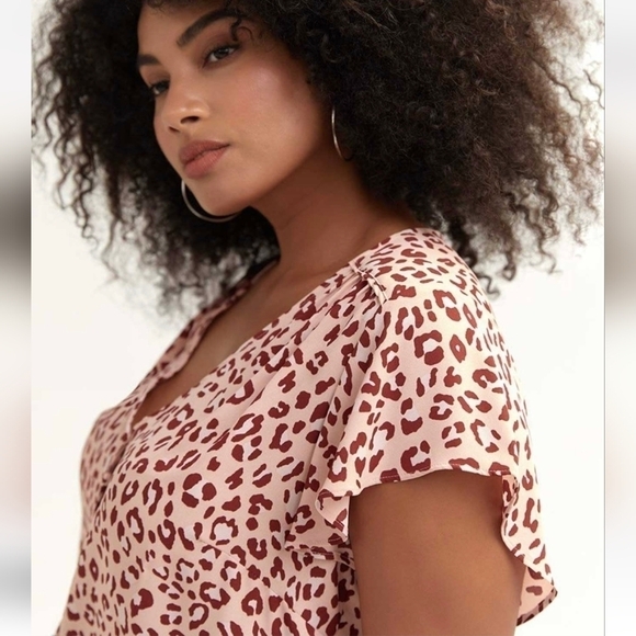 Penningtons V-Neck Blouse with Button Front Size 1X - Picture 2 of 12